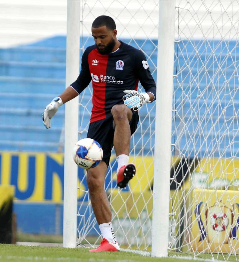 Edrick Menjívar - Es el portero fijo, titular indiscutible y el del tricampeonato. Ahora va por el Tetra.