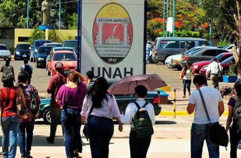 Cinco razones por las que menos hondureños estudian en la universidad