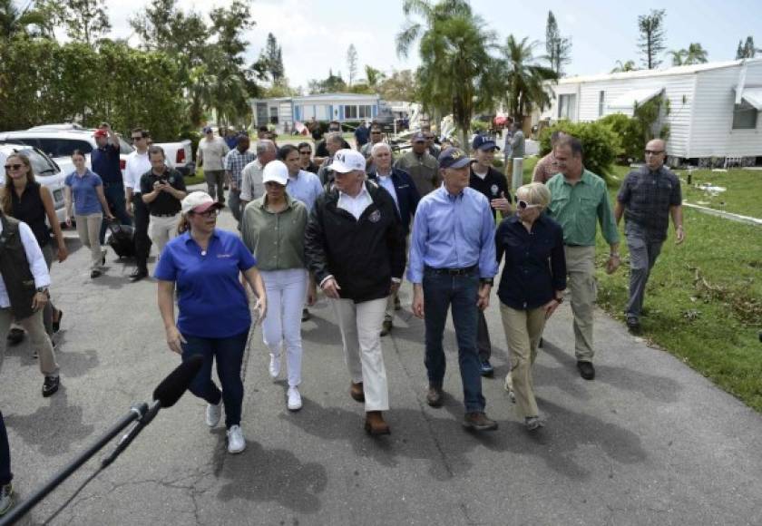 Melania y Trump recorrieron las calles de Fort Myers junto al gobernador de la Florida, Rick Scott.