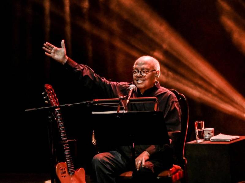 Artistas e intelectuales lloran a Pablo Milanés, uno de los cantautores más importantes de la historia de la isla que falleció este martes en Madrid tras una larga enfermedad y cuya carrera generó la “banda sonora” de sus vidas.