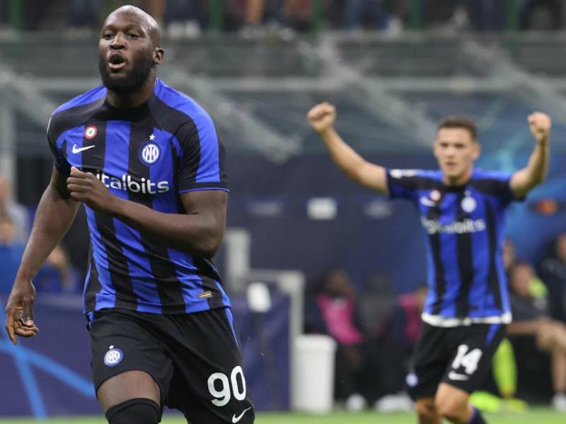 El Inter consiguió su pase a los octavos de final tras golear al Viktoria Plzen.