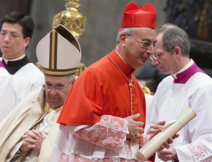 ¿Quién es Dominique Mamberti, el cardenal que anunciará al nuevo Papa ante el mundo?