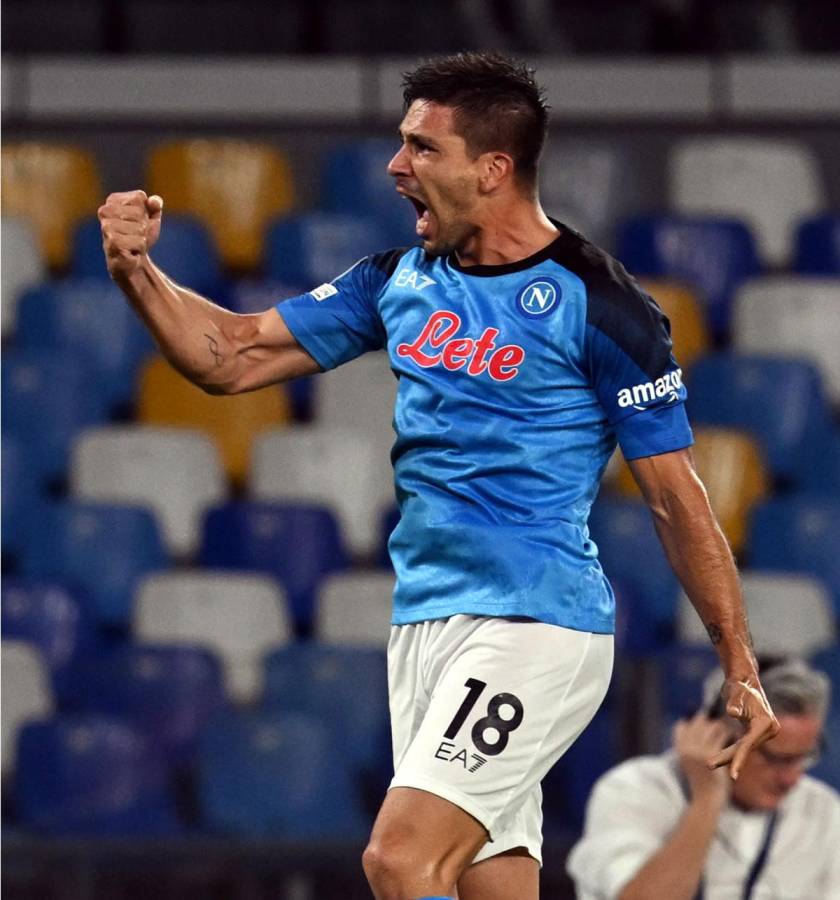Giovanni Simeone se estrenó en la Champions con el Napoli.