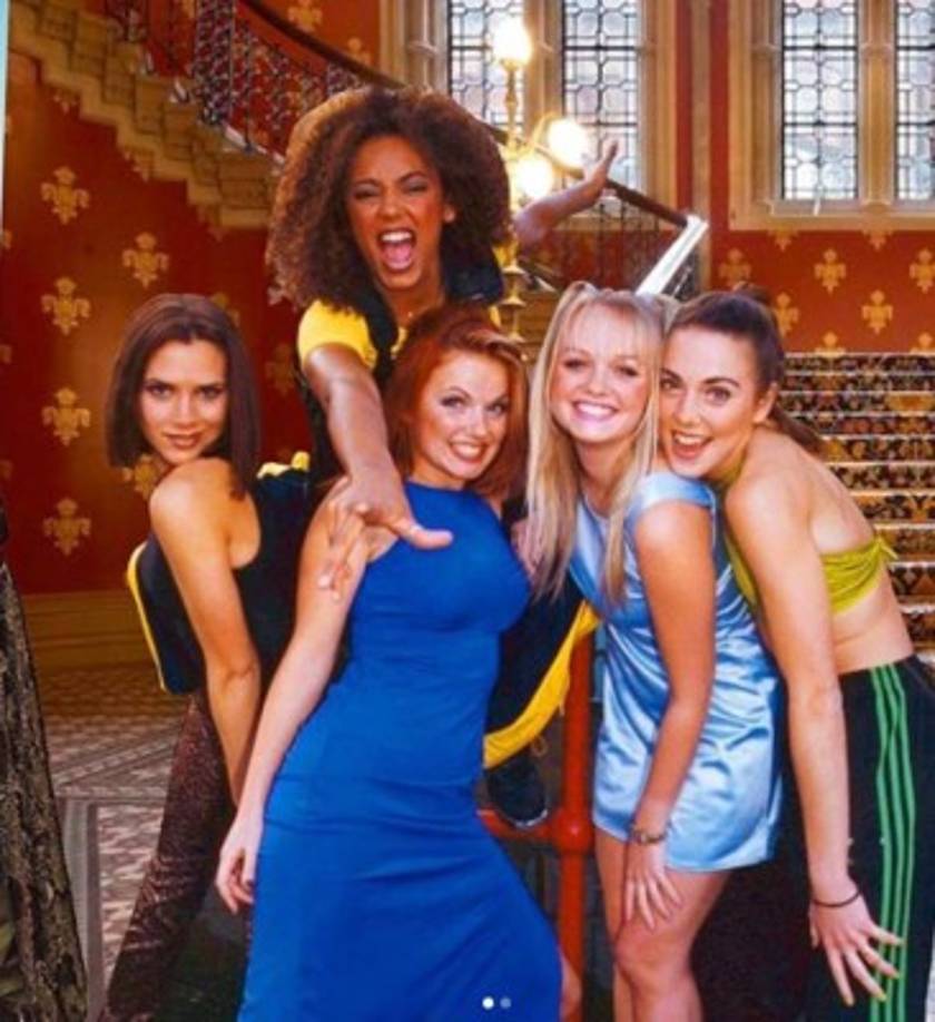 Las cinco integrantes vivían juntas en Maidenhead, Berkshire en Inglaterra y ensayaban en la casa de la mamá de Emma, antes de tener un manager.