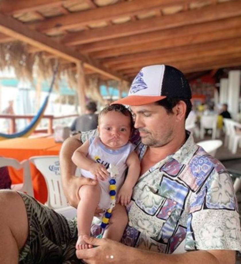 En medio de tantas críticas la pareja ha tratado de salir adelante y estar activos en sus redes sociales compartiendo cada nueva actividad que realizan junto a su pequeñito.<br/>