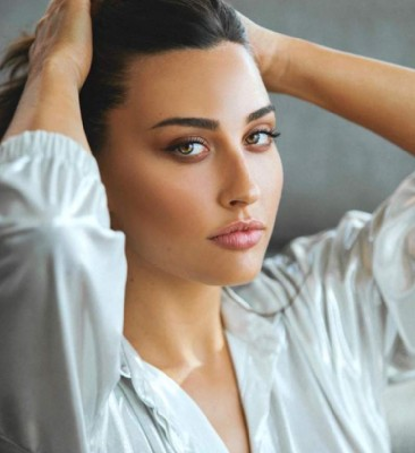 A los 23 años y después de terminar la secundaria, Yoyi pensó en estudiar psicopedagogía pero decidió convertirse en actriz.