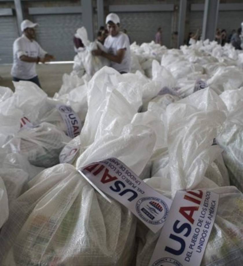 Guaidó aseguró que la ayuda entrará 'por tierra y mar', pero aún es un misterio cómo logrará el ingreso. 'Entrará sí o sí', reiteró al juramentar a miles de voluntarios que colaborarán en el proceso.