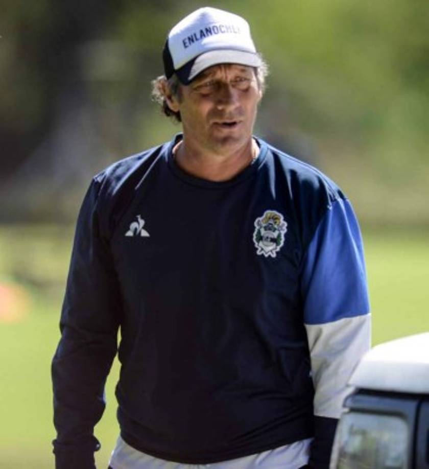 Tras ser nombrado como nuevo DT del Olimpia, Pedro Troglio le ha pedido al Olimpia el fichaje de un centrocampista ofensivo. Quiere a un jugador que sepa manejar la pelota, que tenga calidad a balón parado