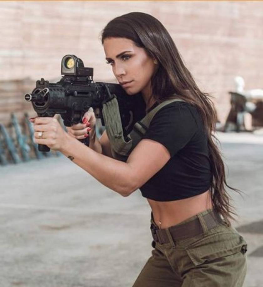 Una de las cuentas de Instagram que dedica a recopilar las bellas mujeres soldados es “hotisraeliarmygirls”.