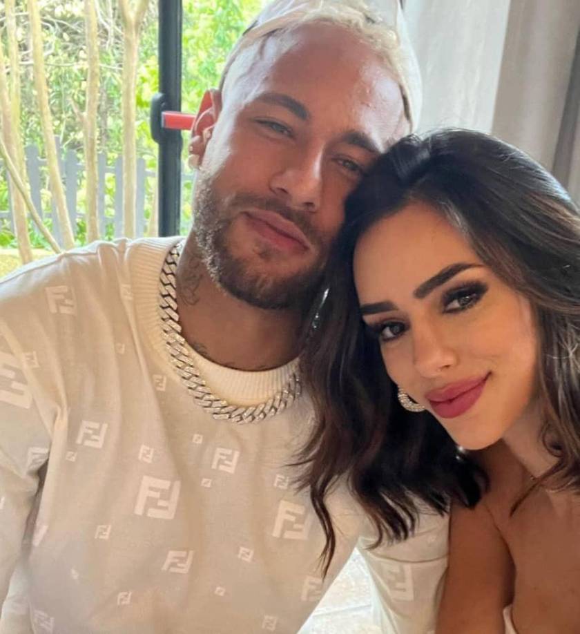  La pareja fue vista por primera vez en conjunto el pasado verano de 2021 y la confirmación oficial de relación llegaría el pasado abril. Sin embargo, hoy todo se terminó entre ellos.