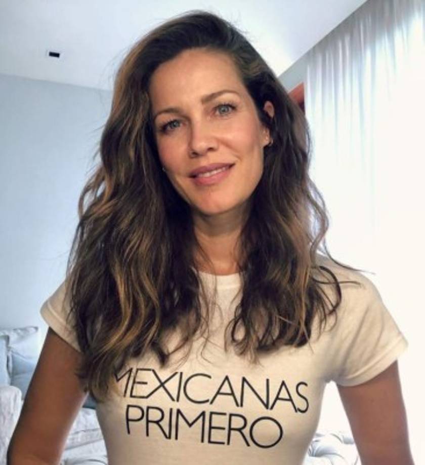 El matrimonio con Michel llegó a su fin en 2005, cuando salió a la luz la aventura de Sanz con la diseñadora puertorriqueña Valeria Rivera, con quien el cantante tuvo un hijo poco después del nacimiento de Manuela, su primogénita con Jaydy .