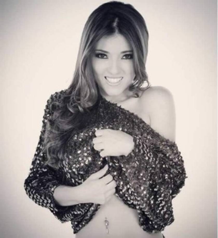 La actriz y presentadora hondureña Debbie Bertrand es aficionada del Olimpia.