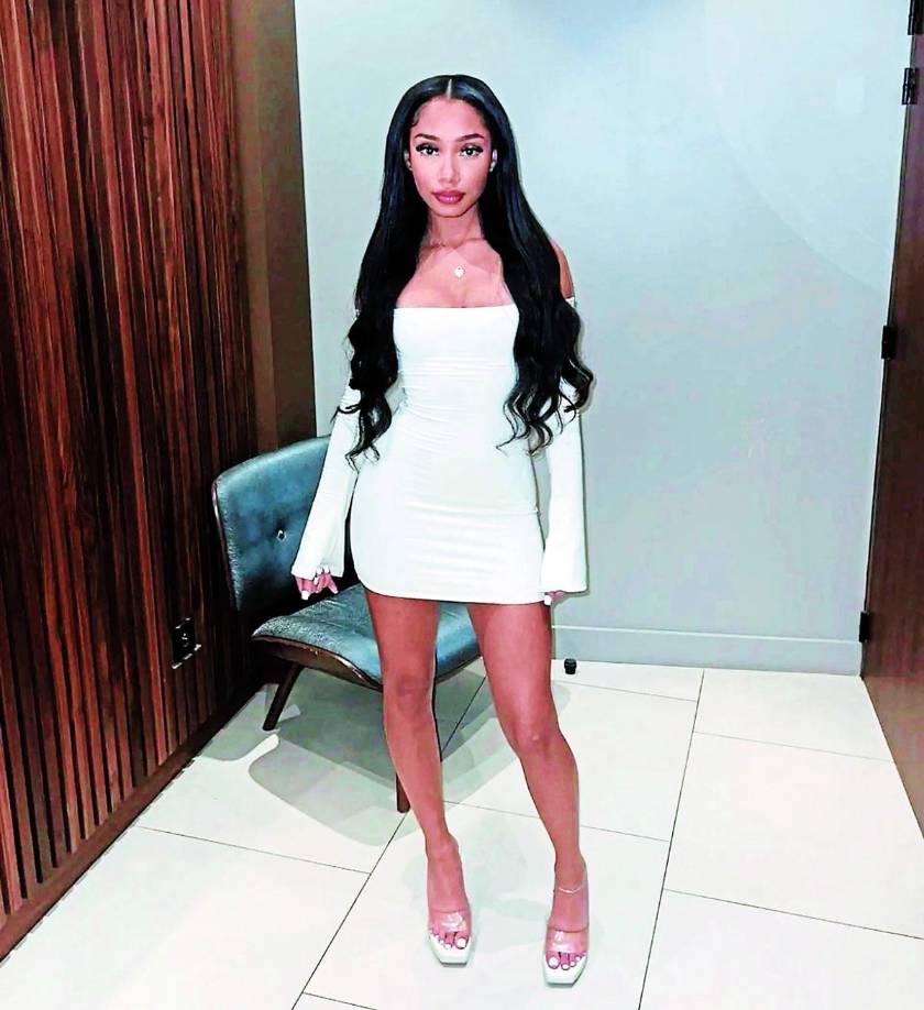 La oriunda de Reino Unido, con ascendencia turca y nigeriana, ha sido relacionada como la novia de 22 años del jugador británico Jude Bellingham.