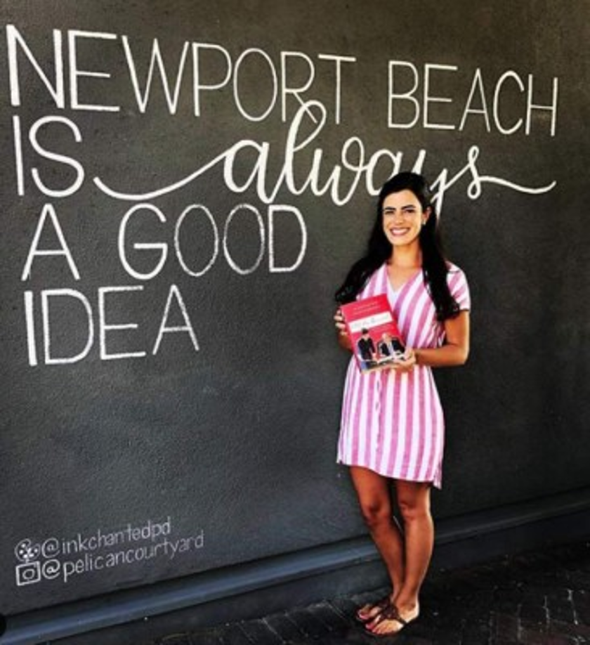 Contrario a otros funcionarios que han publicado libros para vengarse de Trump, Madeleine usa sus memorias en la Casa Blanca para mostrar el lado positivo del presidente.