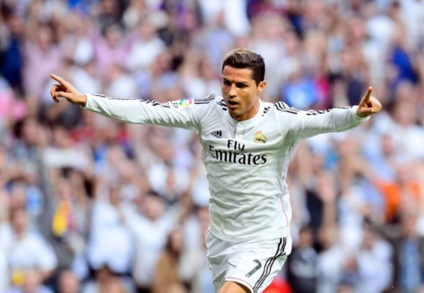 El delantero portugués del Real Madrid, Cristiano Ronaldo, celebra el gol marcado de penalti ante el FC Barcelona.