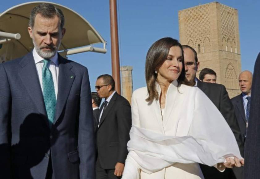 King Felipe of Spain (L) and Queen Letizia arrive at the mausoleum of Mohammed V in Morocco's capital Rabat, on February 14, 2019, during an official visit. - The queen and king are on an official visit to Morocco. (Photo by STRINGER / AFP)