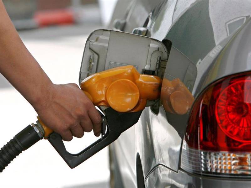 En Honduras, el galón de gasolina superior ronda entre L119.02 ( en San Pedro Sula) y L121.32 (en Tegucigalpa). Fotografía: EFE