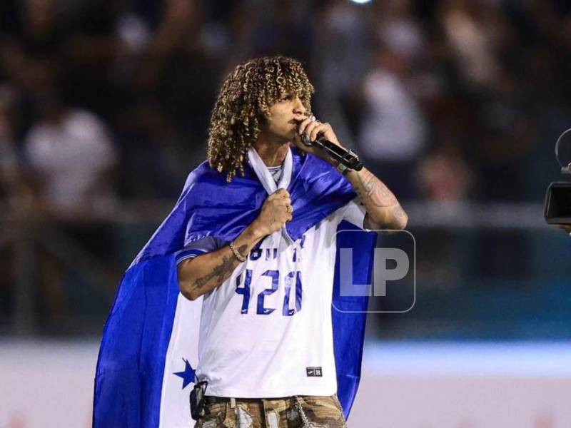 Jon Z emociona en el Olímpico con sus canciones.
