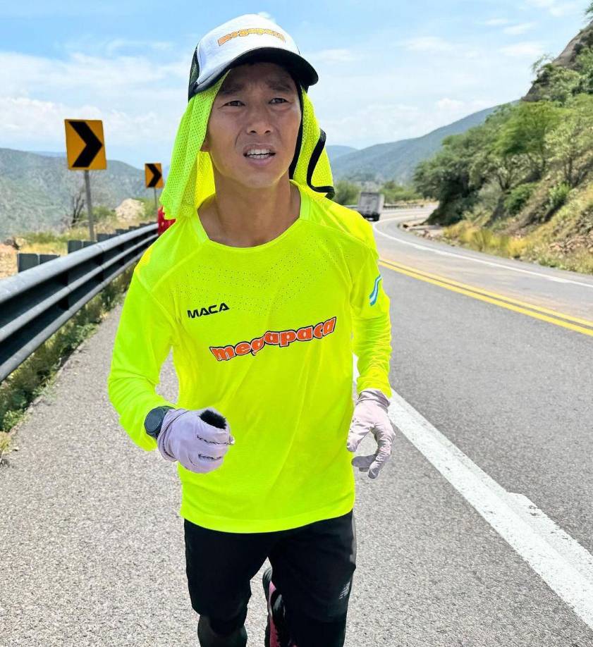 Fujiyama agradeció a sus seguidores por compartir sus videos que hicieron que agentes de la Policía le acompañaran a terminar el reto de sus 42 kilómetros diarios por Chiapas tras el temido impase.