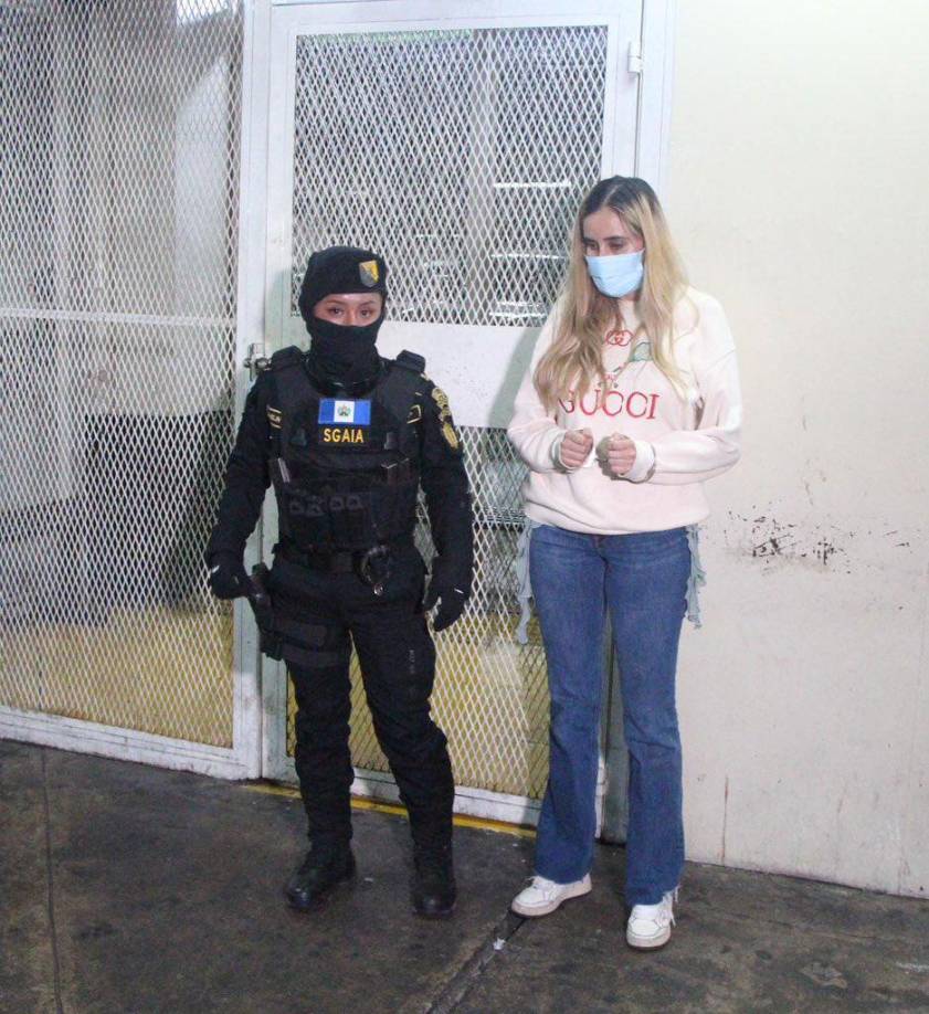 Siete miembros de la red ya han sido detenidos en Colombia, Grecia, Guatemala y Estados Unidos, afirmó en la rueda de prensa la directora de la agencia antidrogas estadounidense (DEA), Anne Milgram, para quien el Cartel de Sinaloa y Los <b>Chapitos</b> son los principales responsables del fentanilo que “inunda” Estados Unidos.