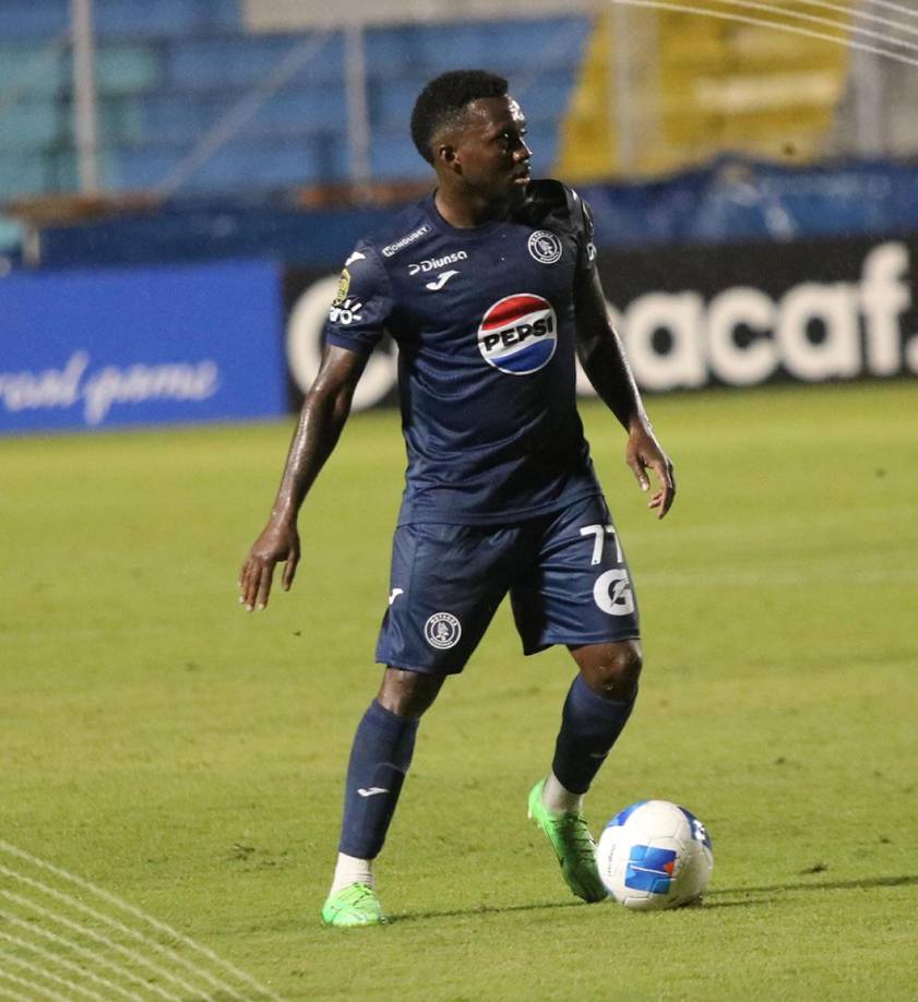 Carlos Mejía - El extremo zurdo de 24 años de Motagua también es constante en los microciclos de la Bicolor de Reinaldo Rueda. ‘Zapatilla’ disputó seis minutos en enero frente a Islandia.