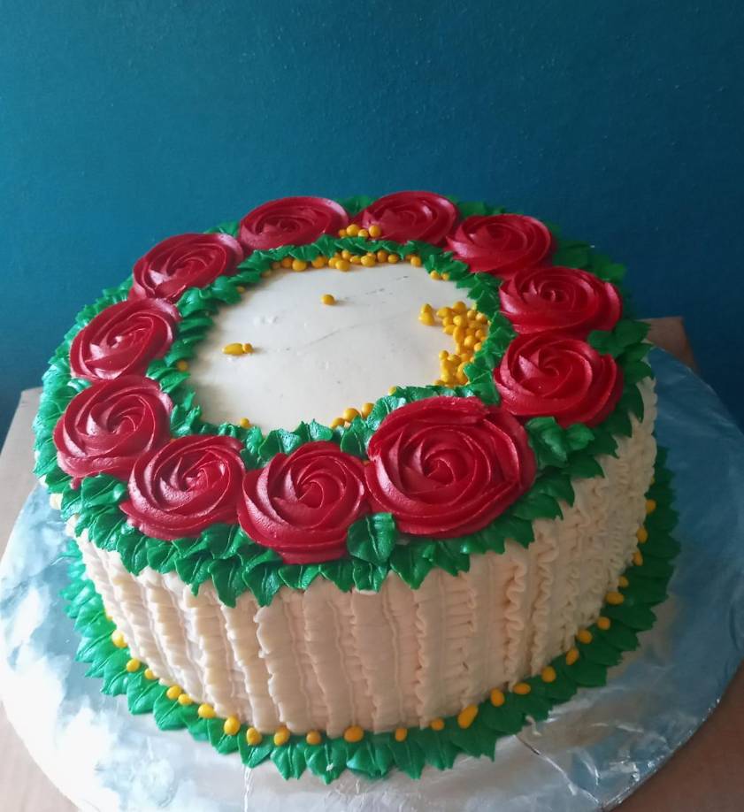 Todas las noches Estela hornea galletas, pan o pasteles y por las tardes viaja a San Pedro Sula para hacer las entregas, ya que aquí vive la mayoría de sus clientes.