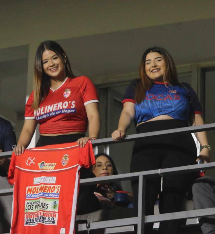 Las chicas que engalanaron el Estadio Nacional Chelato Uclés. 