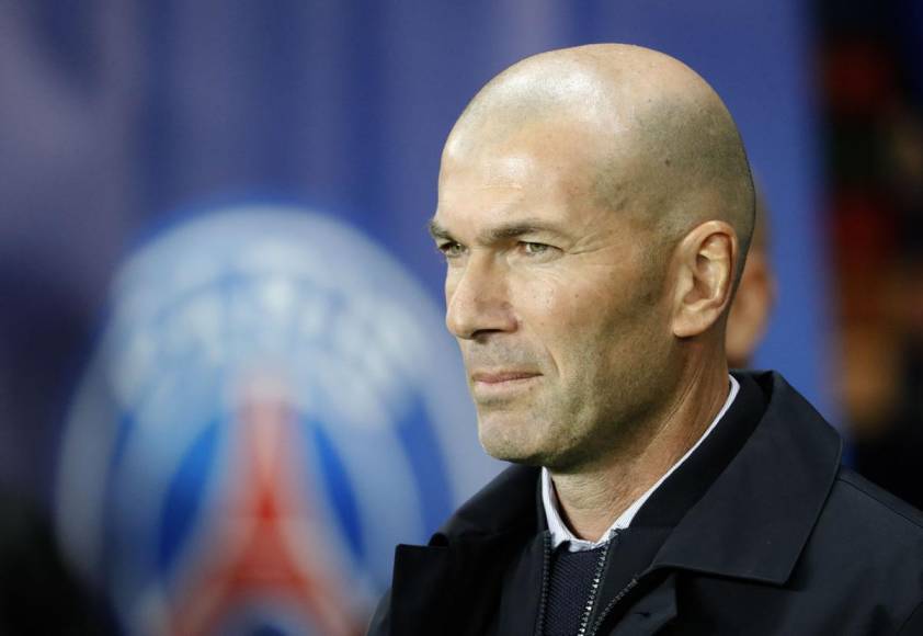 Zinedine Zidane sería el nuevo técnico del PSG, en reemplazo de Mauricio Pochettino, que continúa en el puesto, aseguraron los medios franceses. La emisora de radio Europe 1 afirmó que “se ha llegado a un principio de acuerdo entre el París Saint-Germain y Zidane para que el exnúmero 10 se convierta en el próximo entrenador del club, desde la próxima temporada”.