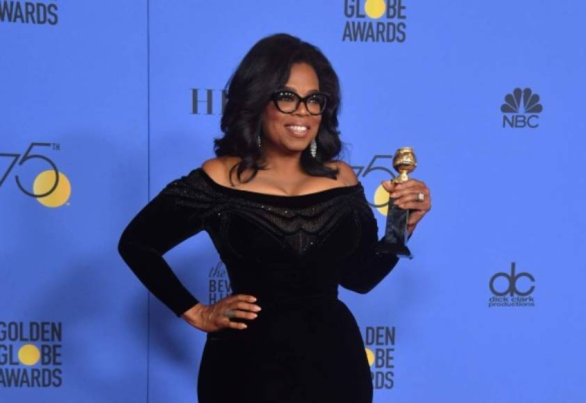 La presentadora, empresaria y filántropa estadounidense Oprah Winfrey, fue la primera mujer afroamericana en recibir el Premio Cecil B. DeMille por su trayectoria en el mundo del entretenimiento.