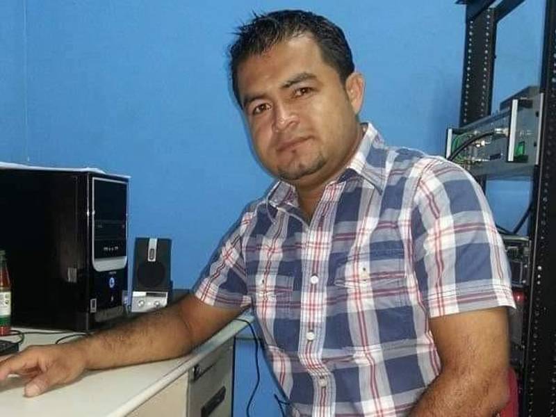 Fotografía en vida del comunicador social, Francisco Ramírez, quien fue asesinado la noche del jueves 21 de diciembre, en Danlí (Honduras).