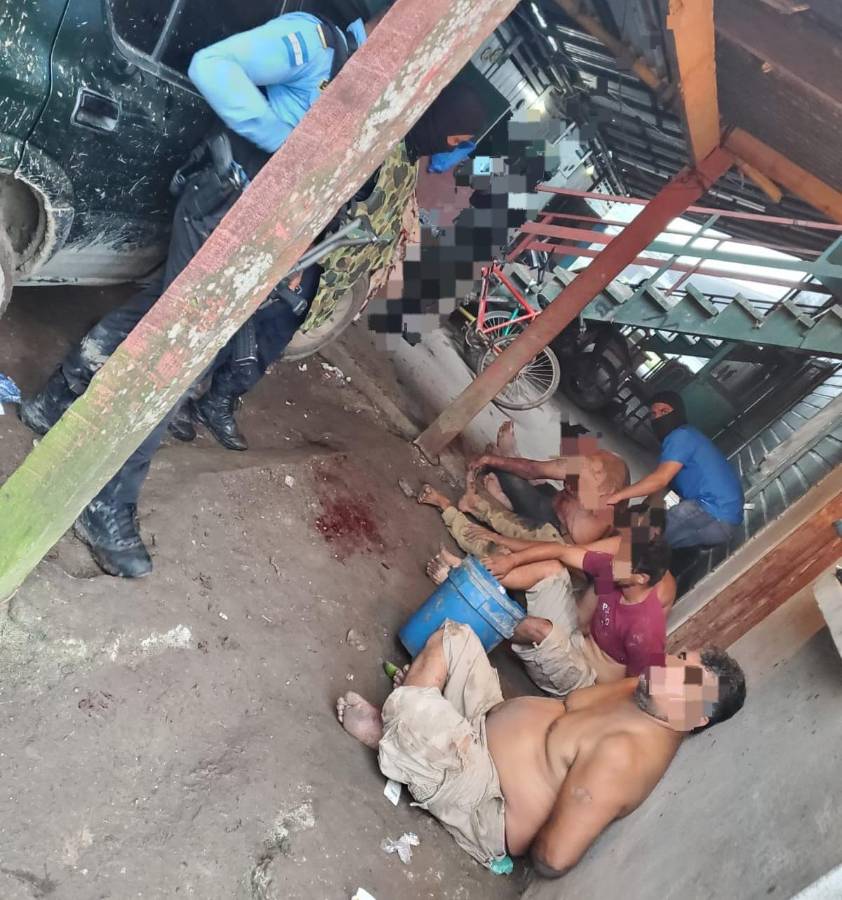 Los cinco detenidos tras enfrentamientos con la Policía Nacional.