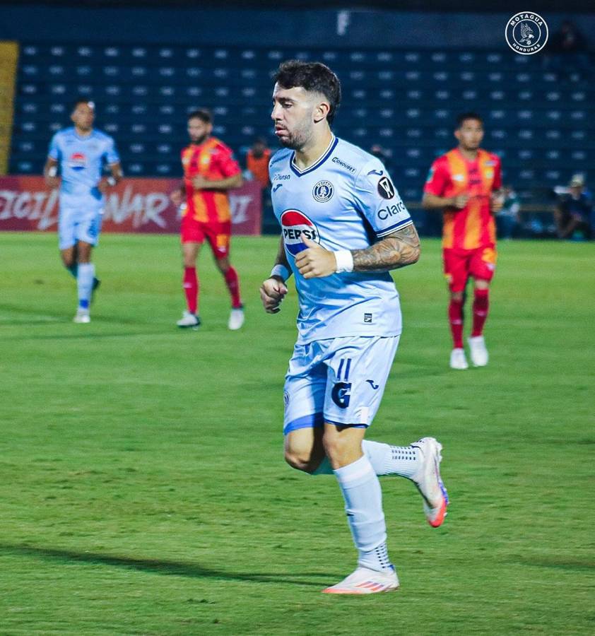Agustín Auzmendi, totalmente desaparecido en el partido contra Herediano.