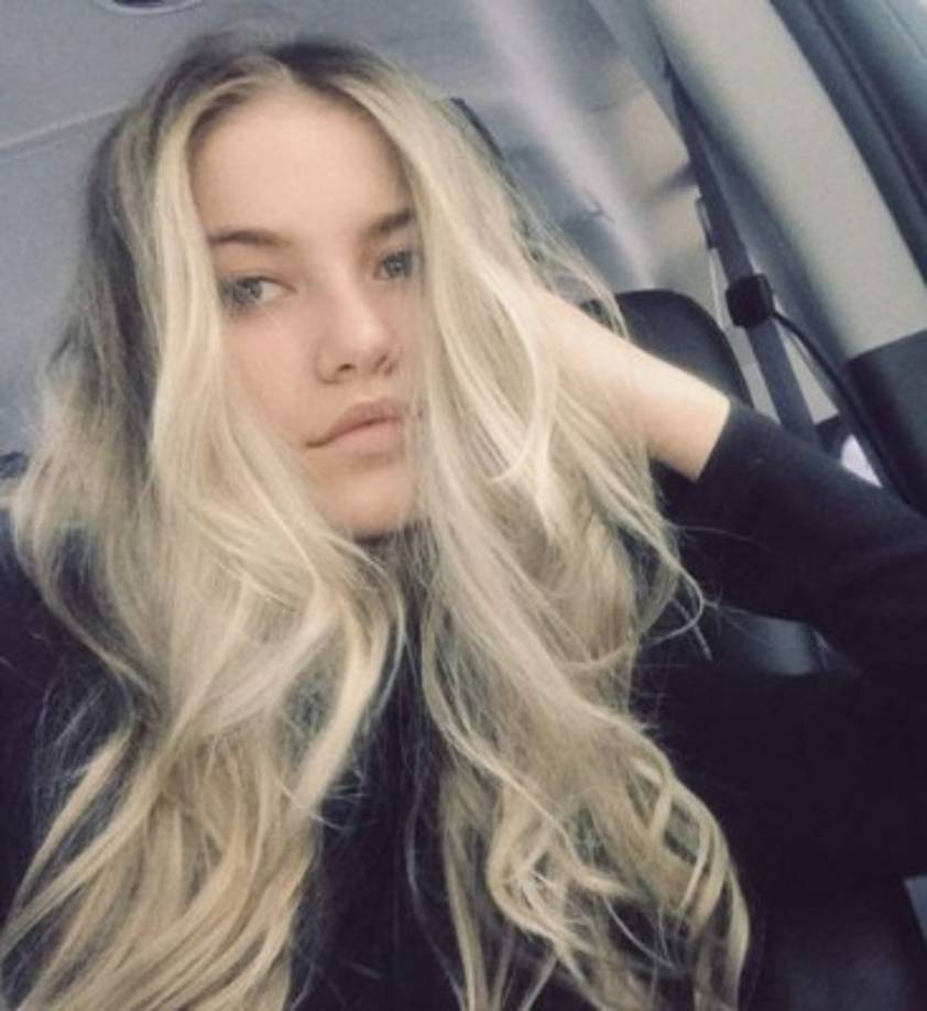 Su padre y su abuela la animaron a tocar el piano y escribir canciones.