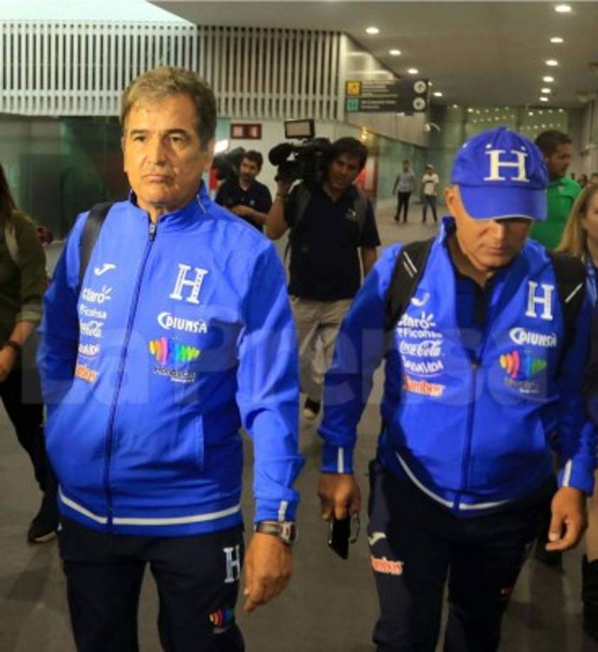 Casi llegando al D.F se levantó de su asiento Pinto, mientras Claros y Mario le saludaban.