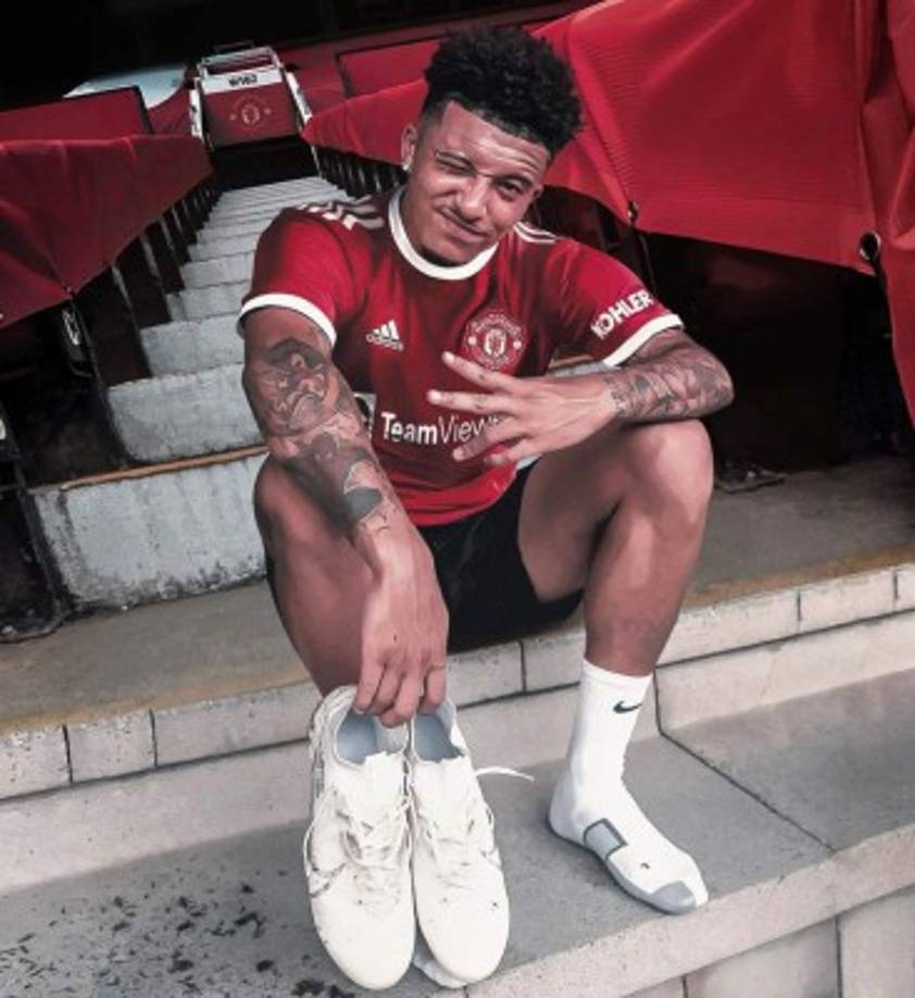 El Manchester United anunció de manera oficial el fichaje de Jadon Sancho, futbolista inglés que llega procedente del Borussia Dortmund a cambio de 85 millones de euros más variables. El extremo de 21 años abandona la Bundesliga tras haber jugado 104 partidos anotando 38 goles y dando 51 asistencias.