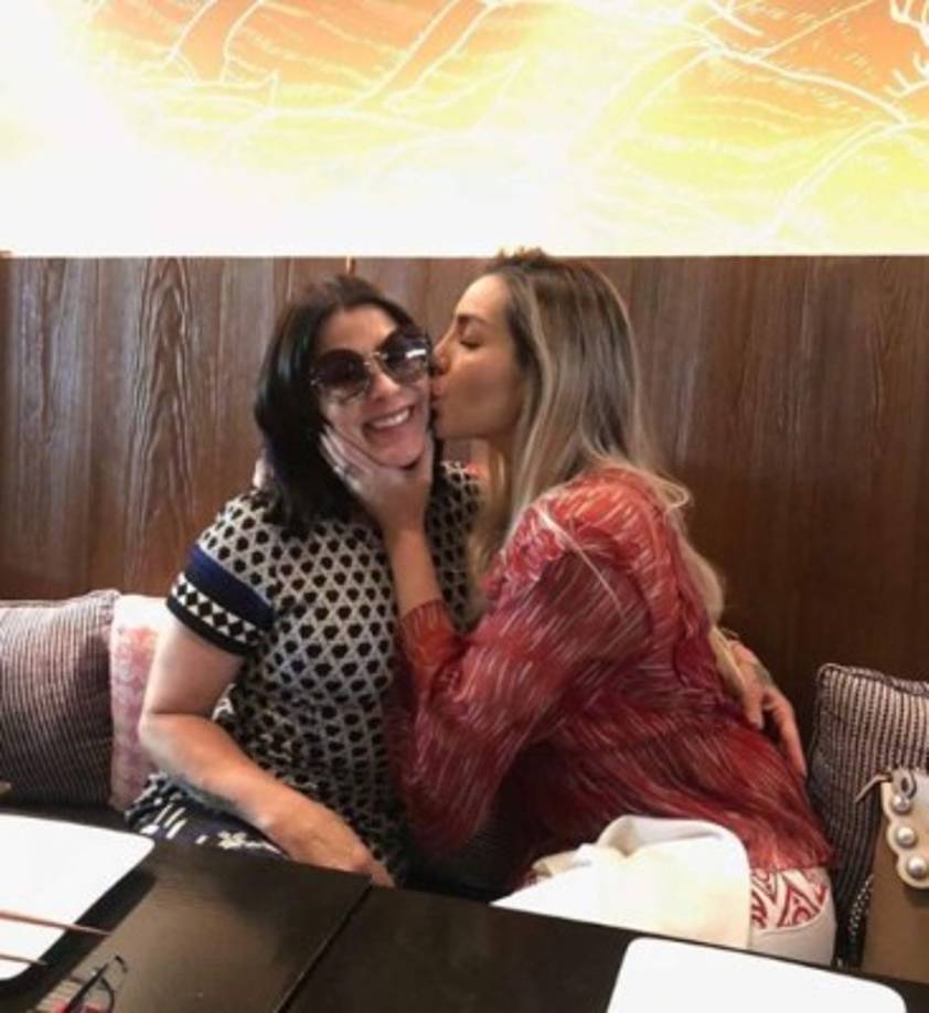 Frida Sofía es la primogénita y única hija de la cantante Alejandra Guzmán, por lo tanto es nieta de la actriz Silvia Pinal.