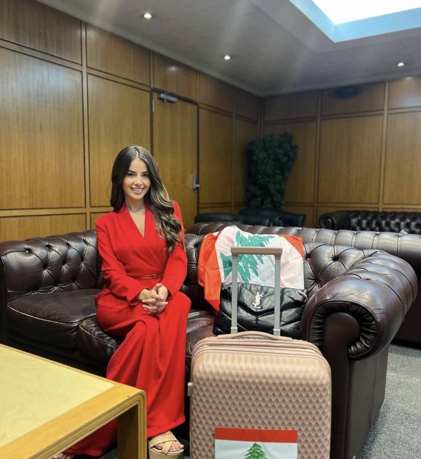 Por otro lado, Maya le dijo a Arab News cuál es su aspecto menos favorito del Miss Universo: “La idea de que los jueces califiquen nuestra apariencia, nuestras respuestas y nuestra belleza, no me gusta esta parte de los concursos porque no hay estándares de belleza. Creo que no hay bien ni mal. No hay bonito ni feo. Pero las cosas están cambiando. Los estándares para los concursos de belleza son diferentes ahora. No hay límite de edad. Enseñan a las mujeres cómo aceptar su singularidad. Y es por eso que quiero inspirar a las niñas a que siempre acepten su singularidad. Eres bonita tal como eres. No tienes que ser perfecto”.