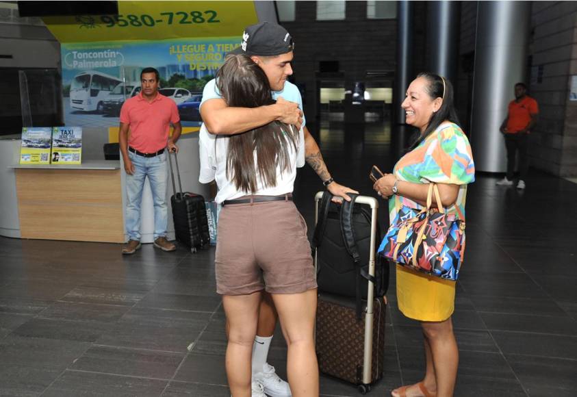 Luis Palma también fue sorprendido por su bella novia Annie Córdova tras pasar varios días sin poder verse.