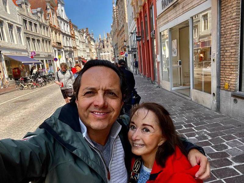 María Antonieta posa feliz en un viaje familiar con su hijo Gabriel.