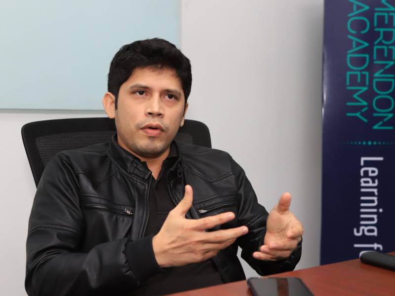 Adonis Izaguirre<b>, </b>Master ethical hacker e instructor en Merendón Academy.