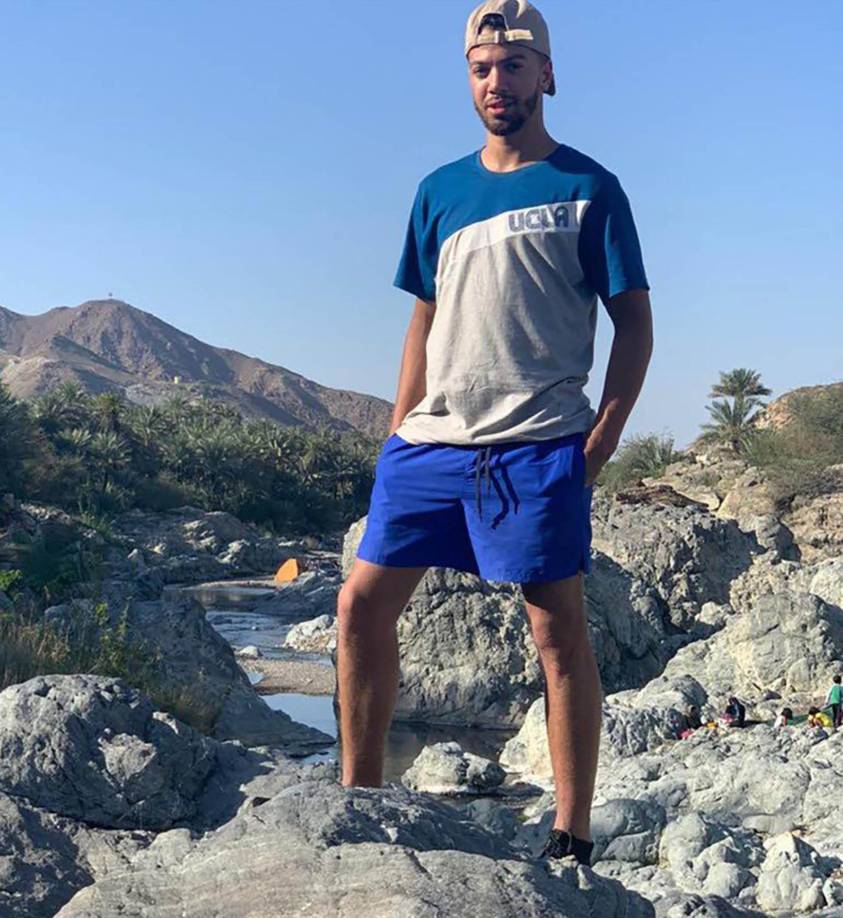 El joven de 20 años, que había jugado en las categorías inferiores del Arsenal, bebió un vaso de alcohol adulterado que le provocó un paro cardiorrespiratorio al instante.