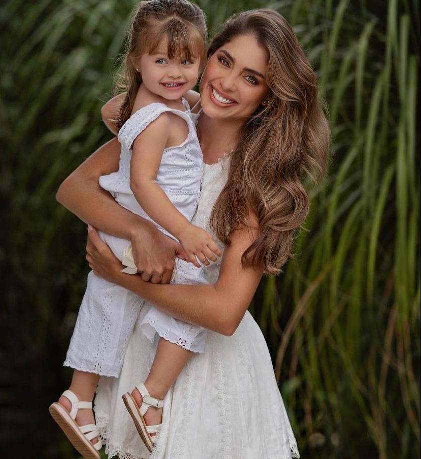 “Me siento orgullosa porque le estoy mostrando no solo a Colombia, sino al mundo, que a nosotras las mujeres no se nos debe estigmatizar o encasillar en un solo lugar, ya que nosotras podemos lograr todos los propósitos que tengamos y que nuestras familias no son un impedimento. En mi caso mi hija es mi mayor motivación y por supuesto mi esposo que me acompaña en cada momento. Me siento con una responsabilidad porque represento a las madres colombianas”, comentó