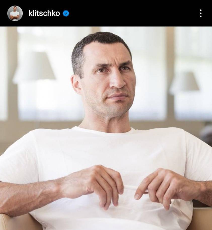 Por su parte Wladimir Klitschko es un exboxeador profesional ucraniano del peso pesado con una notable trayectoria que pasó a retiro el 2017. Hoy el exdeportista entra en la lista negra de Putin.