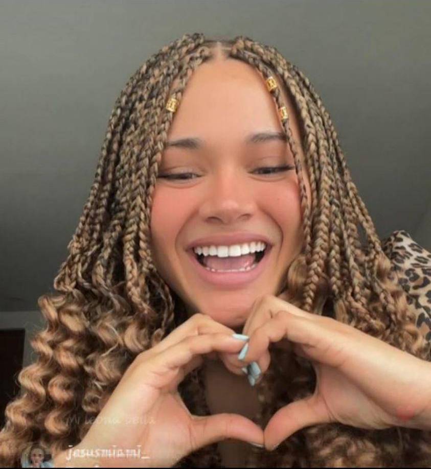 Algunos de sus seguidores han aplaudido la decisión de su cambio de ‘look’ y la han elogiado con comentarios sobre su belleza, pero ya suman muchos comentarios negativo del porque se corto su cabello. “Noooo, su pelo”, “Porque te cortaste el pelo leona, se te miraba lindo”. 