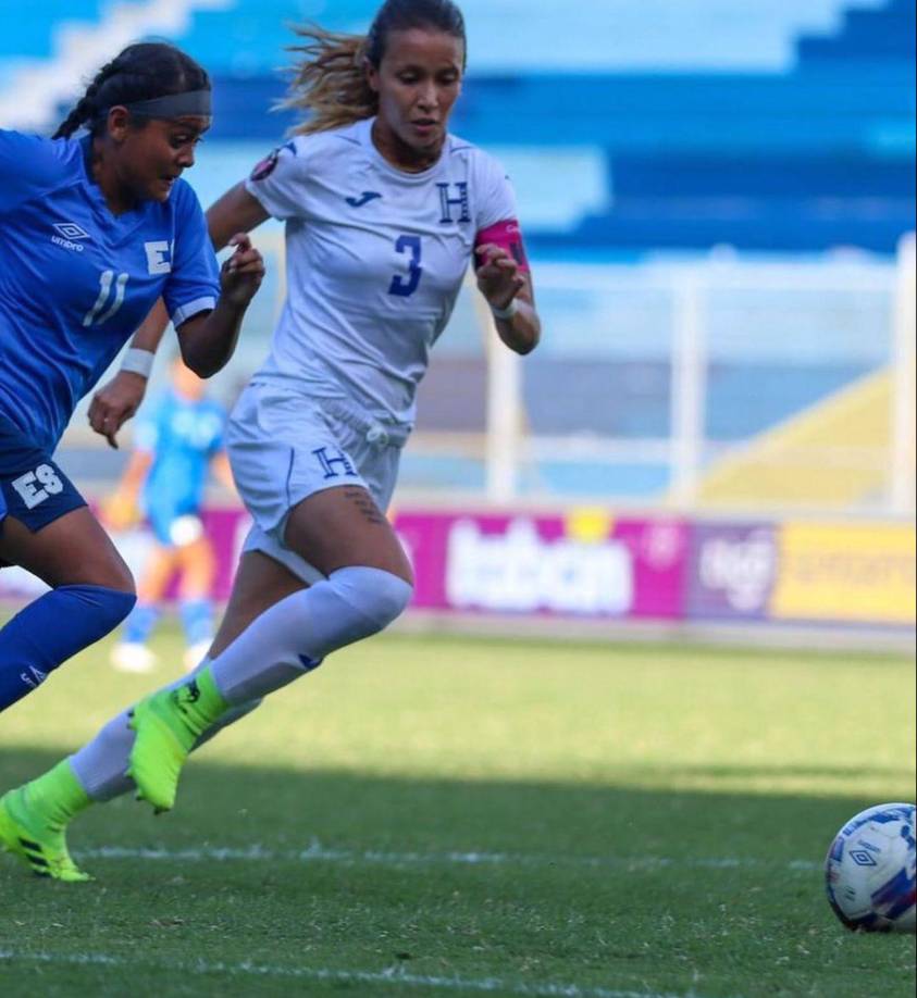 La catracha es originaria de Tegucigalpa, tiene 29 años y su pasión por el fútbol lo lleva en la sangre, su padre jugó en Liga Nacional.