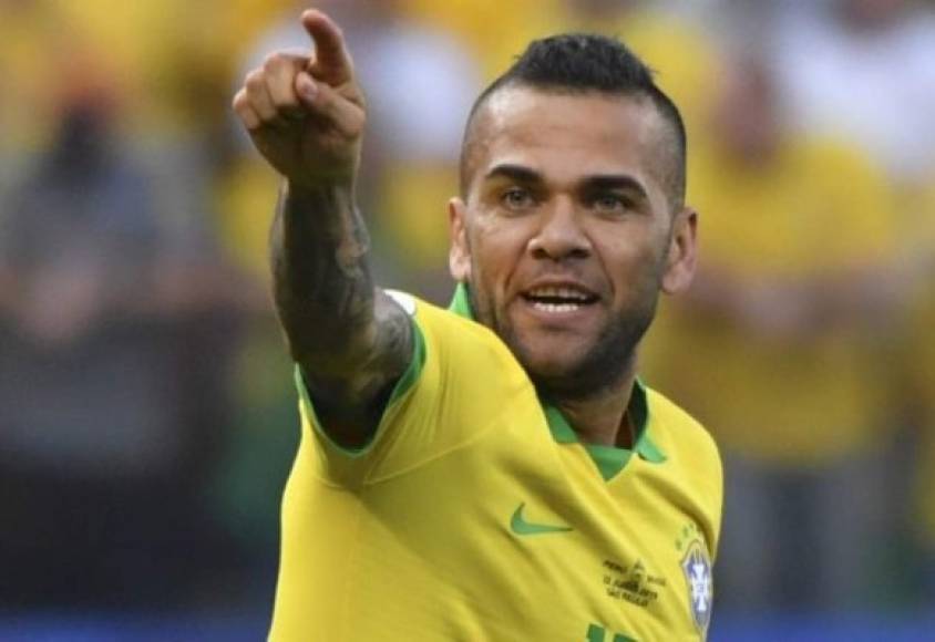 Dani Alves: El lateral brasileño anunció su salida del PSG y se han revelado los clubes que lo pretenden. Según la prensa internacional, el Manchester City, Borussia Dortmund, Inter de Milán y en la Liga de China lo quieren.