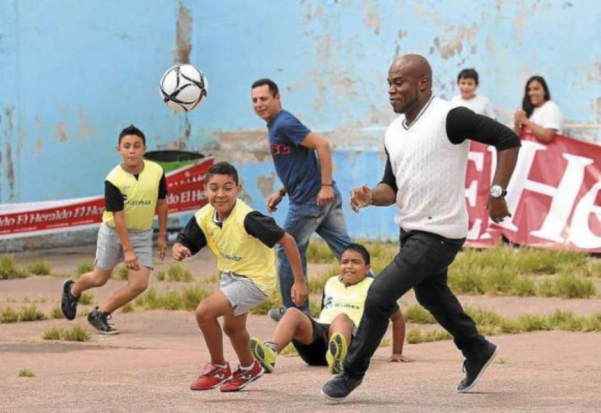 Samuel Caballero ha participado en diversas causas benéficas en pro de los niños de la calle .