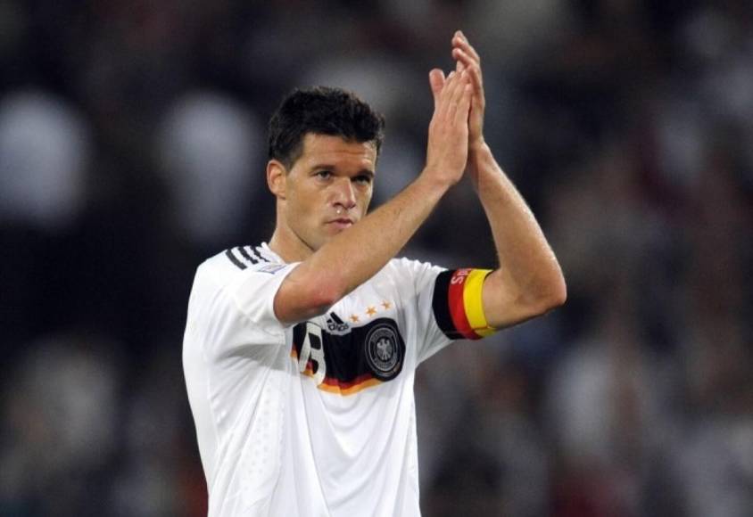 Como internacional, Ballack jugó 98 partidos con la Selección de Alemania y llegó a la final de la Copa del Mundo de 2002 y la Eurocopa de 2008, perdiendo en ambas ocasiones.