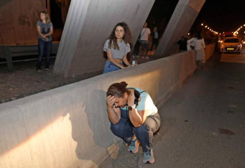 En reacción, Hamás afirmó que había disparado 130 cohetes contra la ciudad israelí de Tel Aviv, donde sonaron las alarmas antiaéreas.