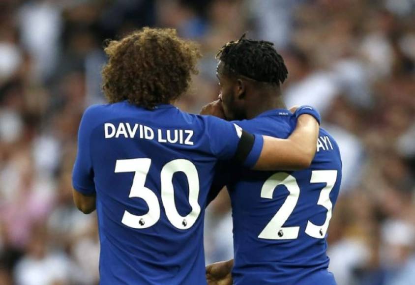 El entrenador del Chelsea, Antonio Conte, no cuenta con Michy Batshuayi y David Luiz. Ambos jugadores no han disputado demasiados minutos y buscarán otro equipo en el que poder competir y acumular experiencia de cara al Mundial de Rusia. Equipos interesados no le faltan a los dos futbolistas.